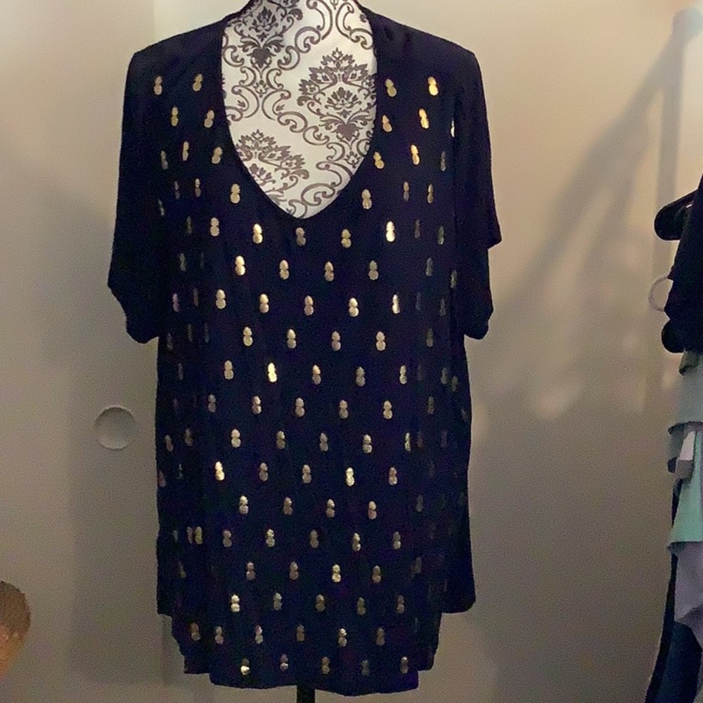 Dark blue top with gold pineapples